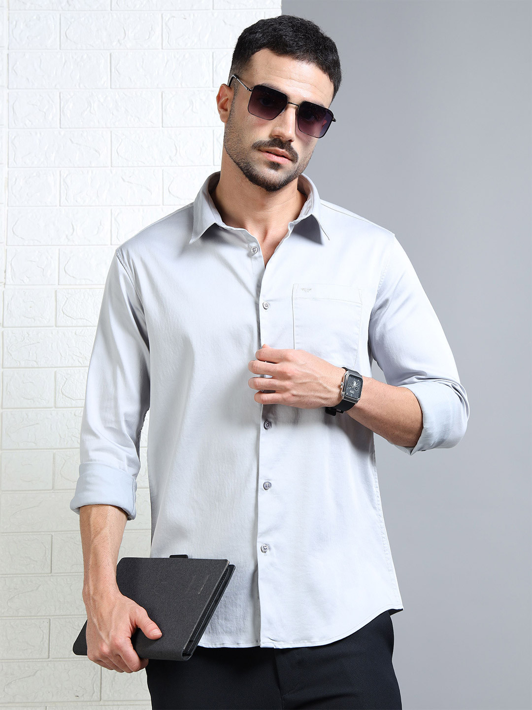 RIGS AND RAGS Men New Fit Solid Spread Collar Casual Shirt