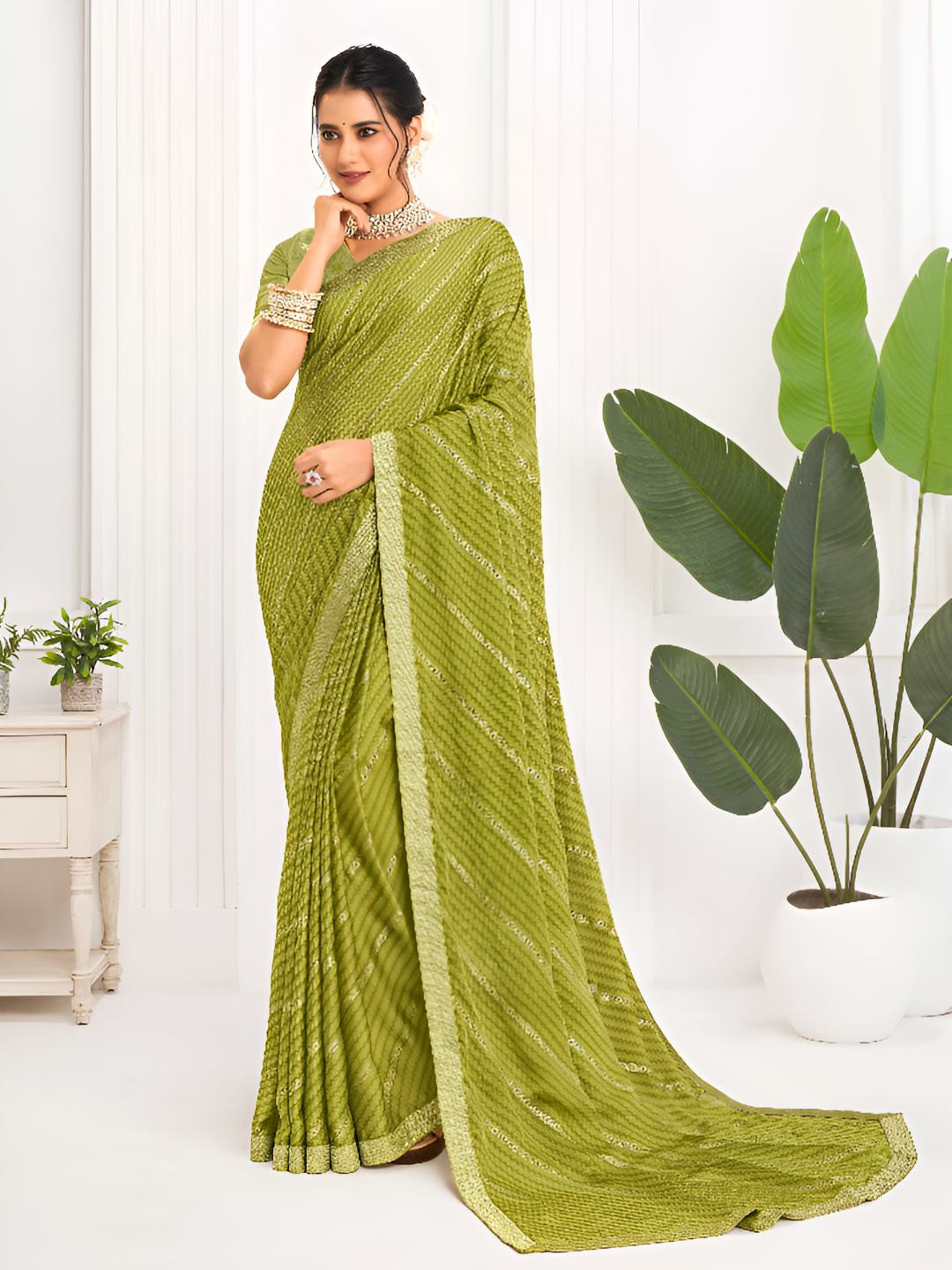 Laxmipati Women Chevron Pirnt Woven Design Zari Silk Blend Saree