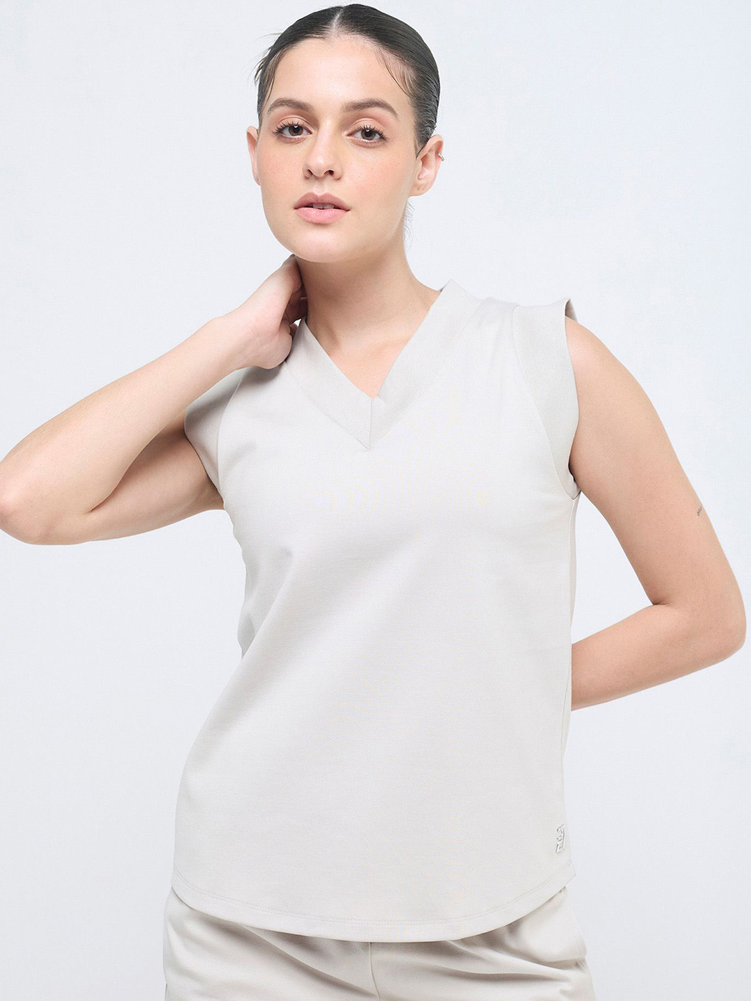 Hunnit Women Wide Strap Solid Cotton Relaxed Fit Scoop Neck Tank Tops