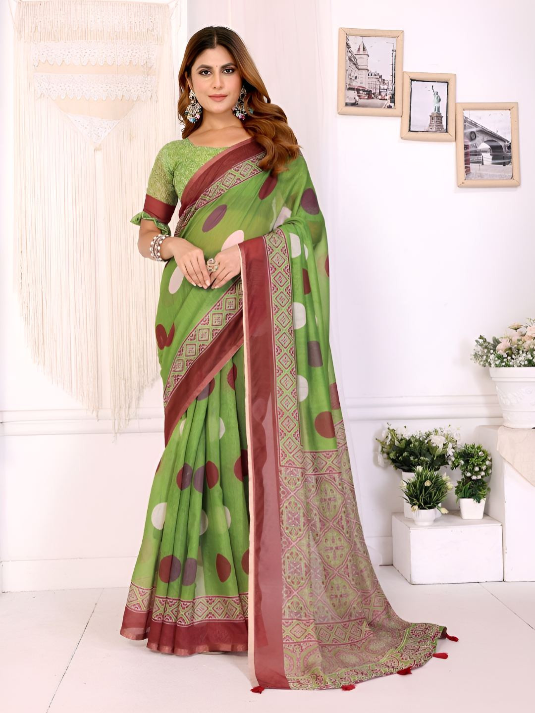 GAYATRI PATEL Polka Dot Saree with Unstitched Blouse Piece