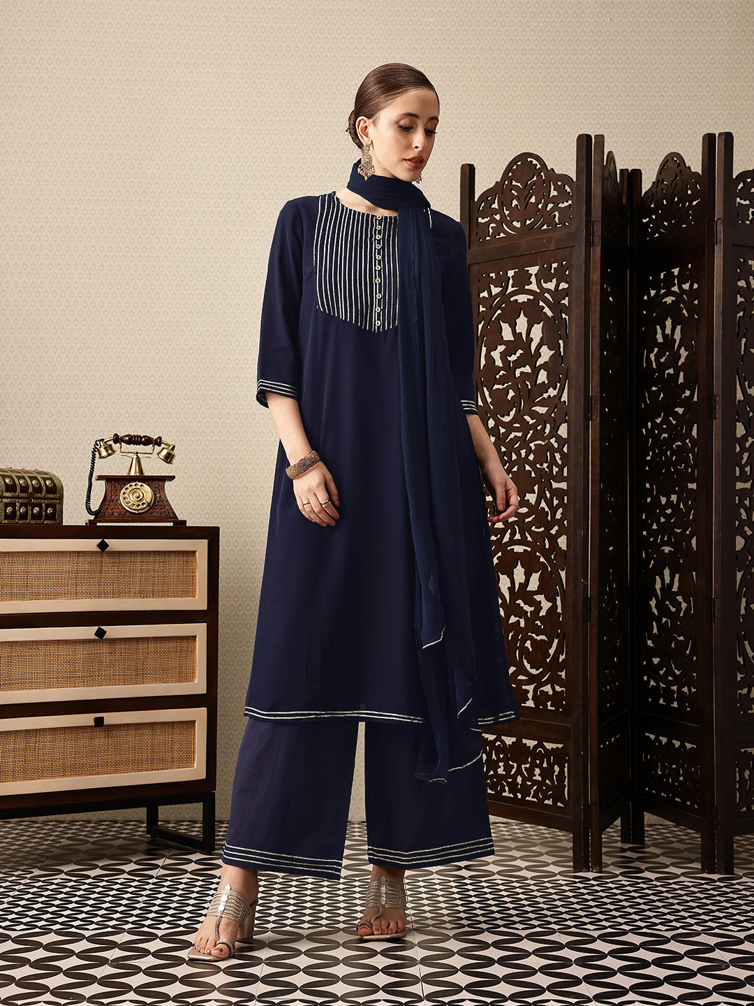 House of Pataudi Yoke Designed Jashn Kurta with Trousers & Dupatta