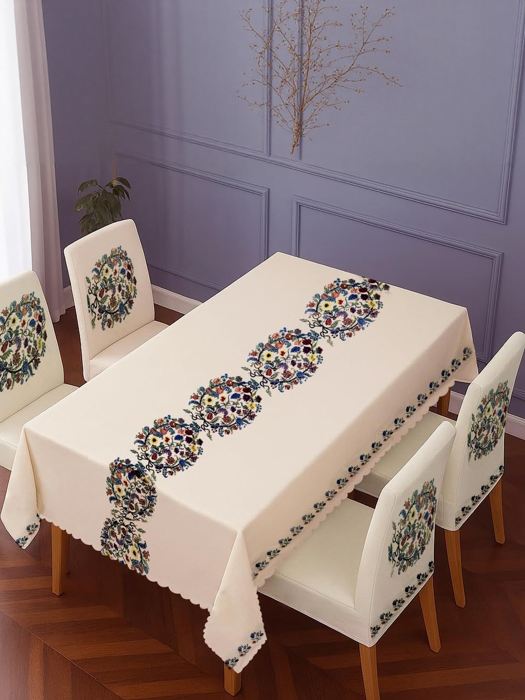 Stylista Set of 5 Cream-Coloured Table & Chair Cover