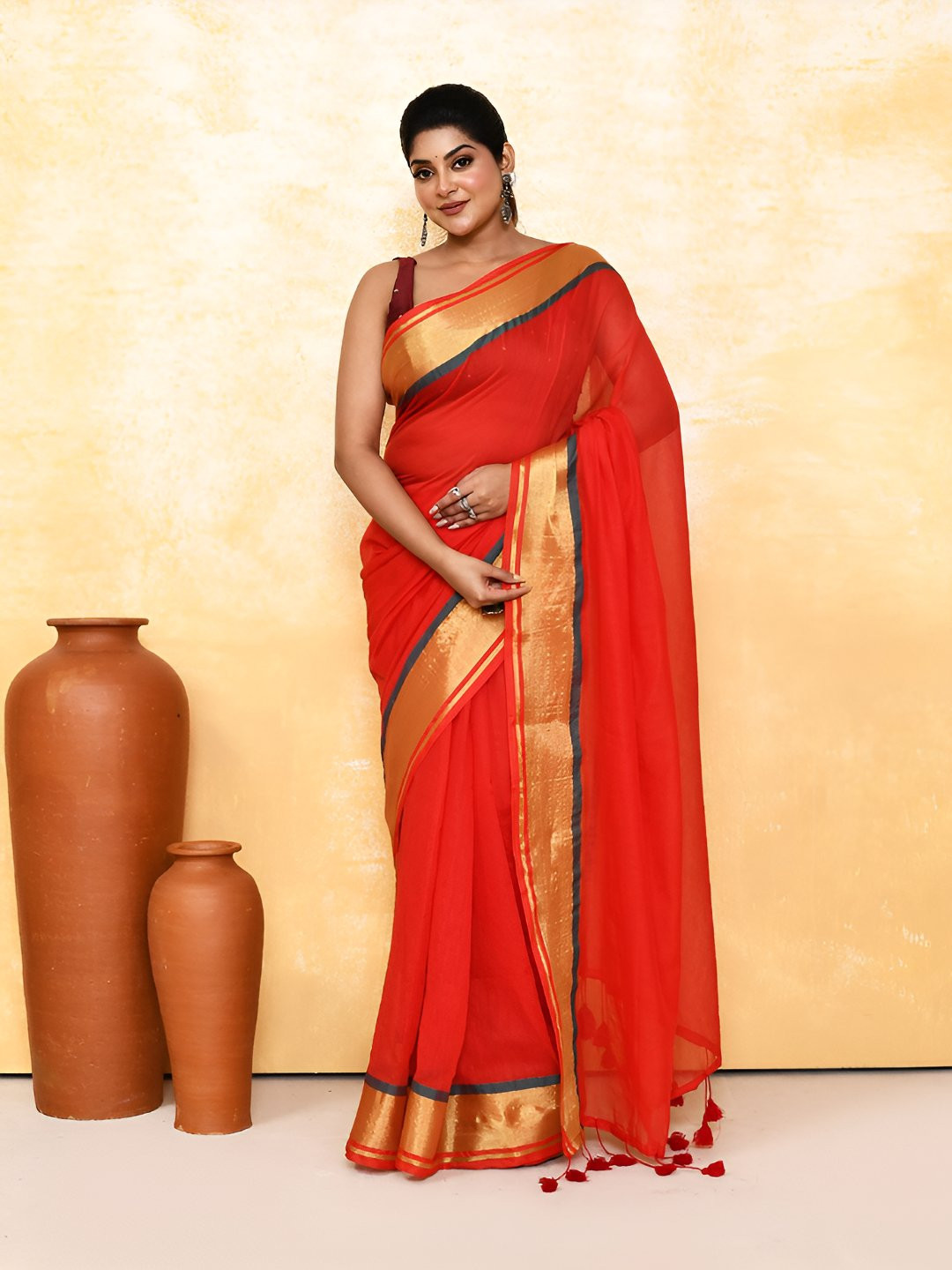 Ruuprekha Solid Body With Zari Border Pure Mul Cotton Handloom Saree