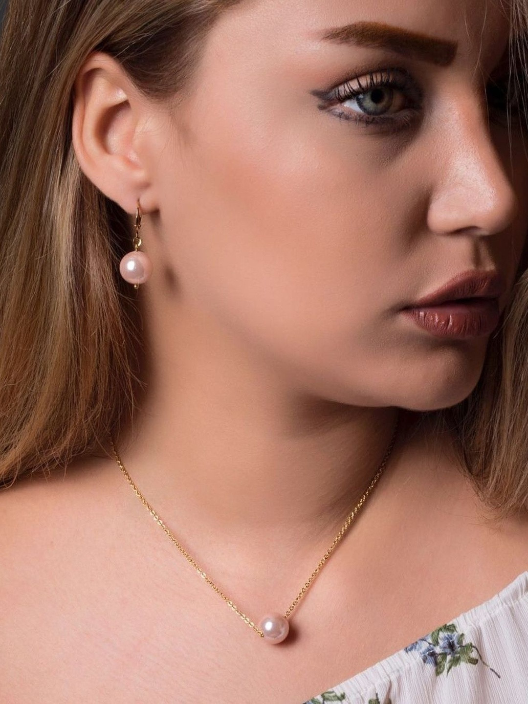 ReNi Women Brass Gold-Plated Necklace And Earrings