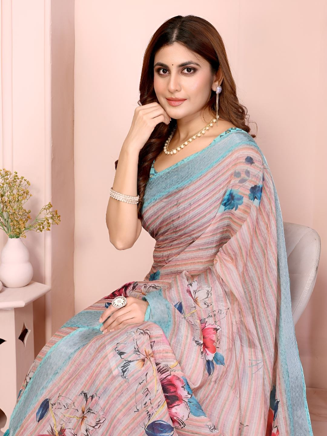 GAYATRI PATEL Floral Printed Saree With Blouse Piece