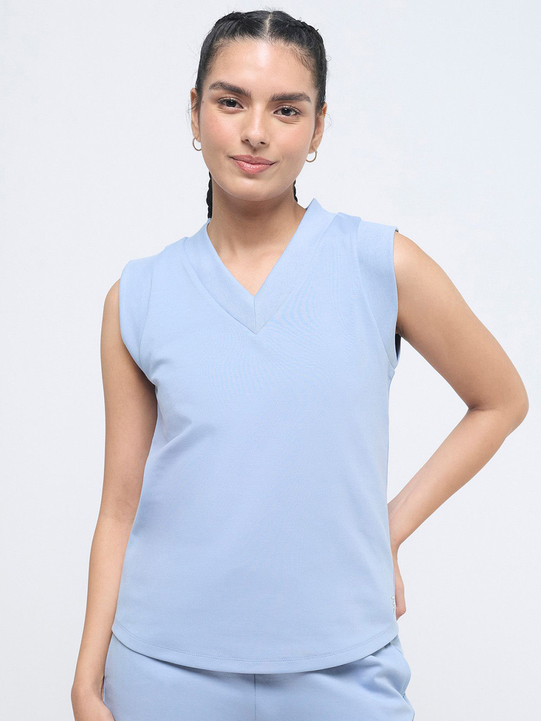 Hunnit Women Wide Strap Solid Cotton Relaxed Fit Scoop Neck Tank Tops