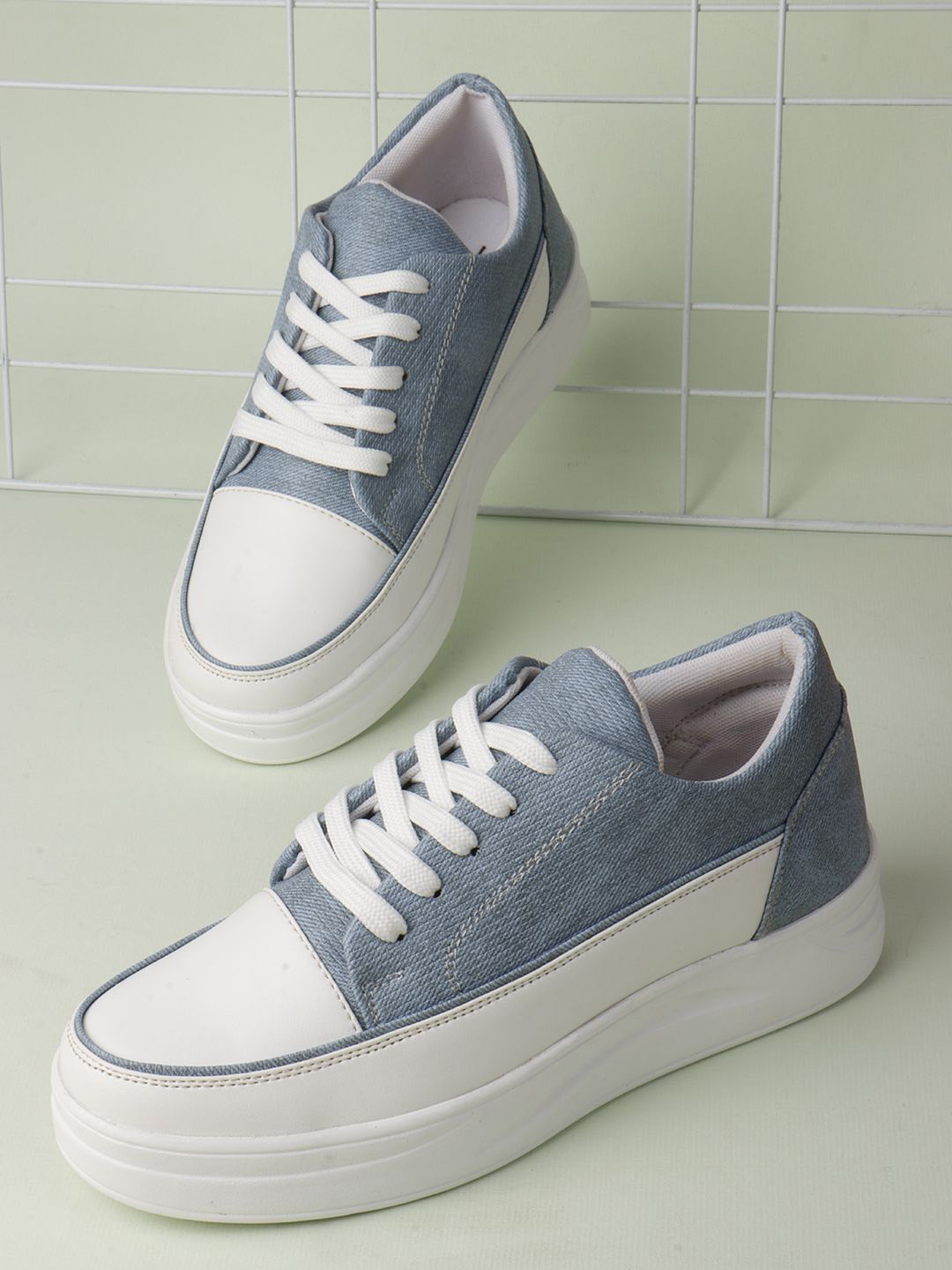 VENDOZ Women Textured Lace-Ups Sneakers
