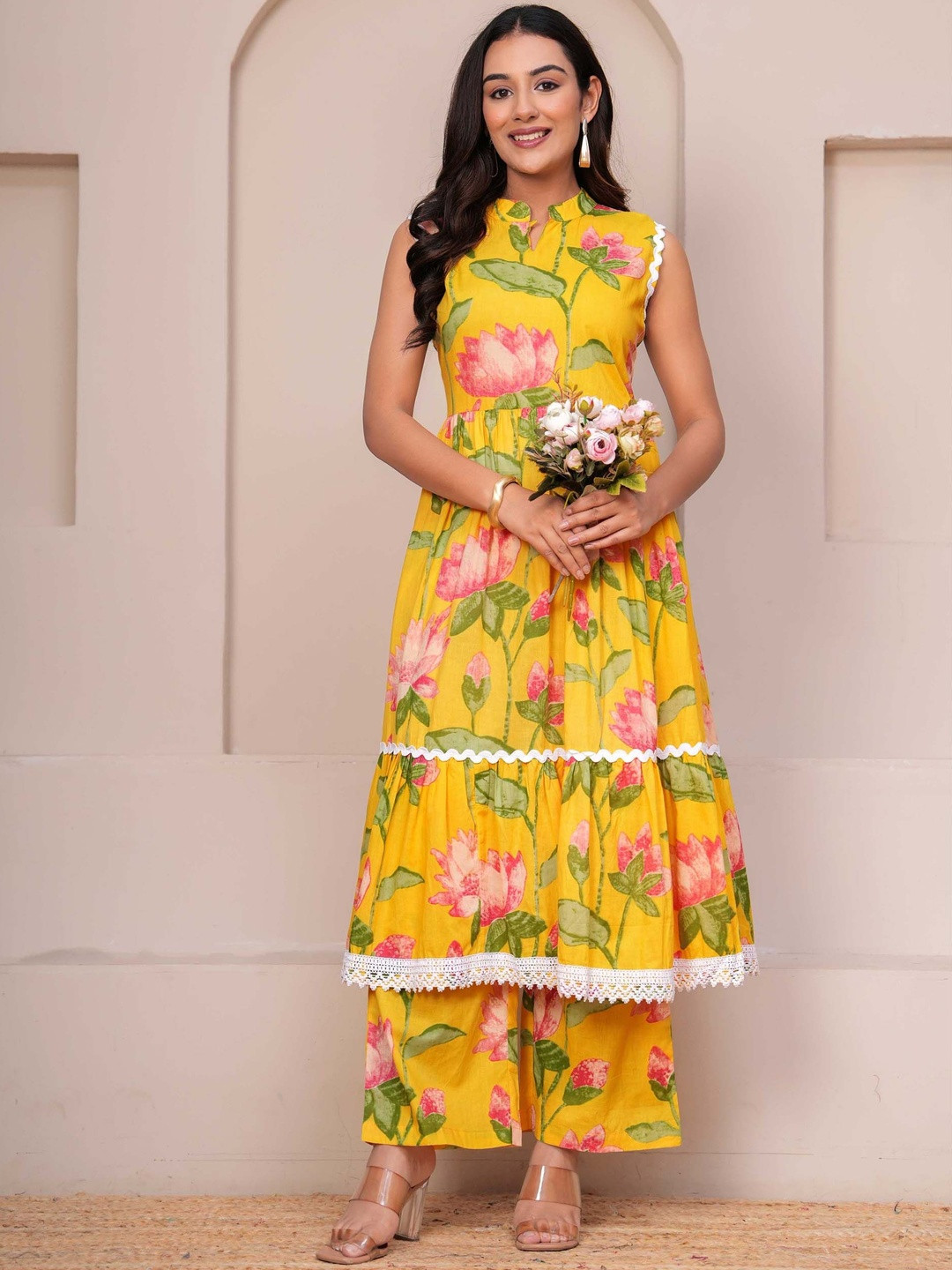 Shri pradha Women Pure Cotton Floral Kurta Set