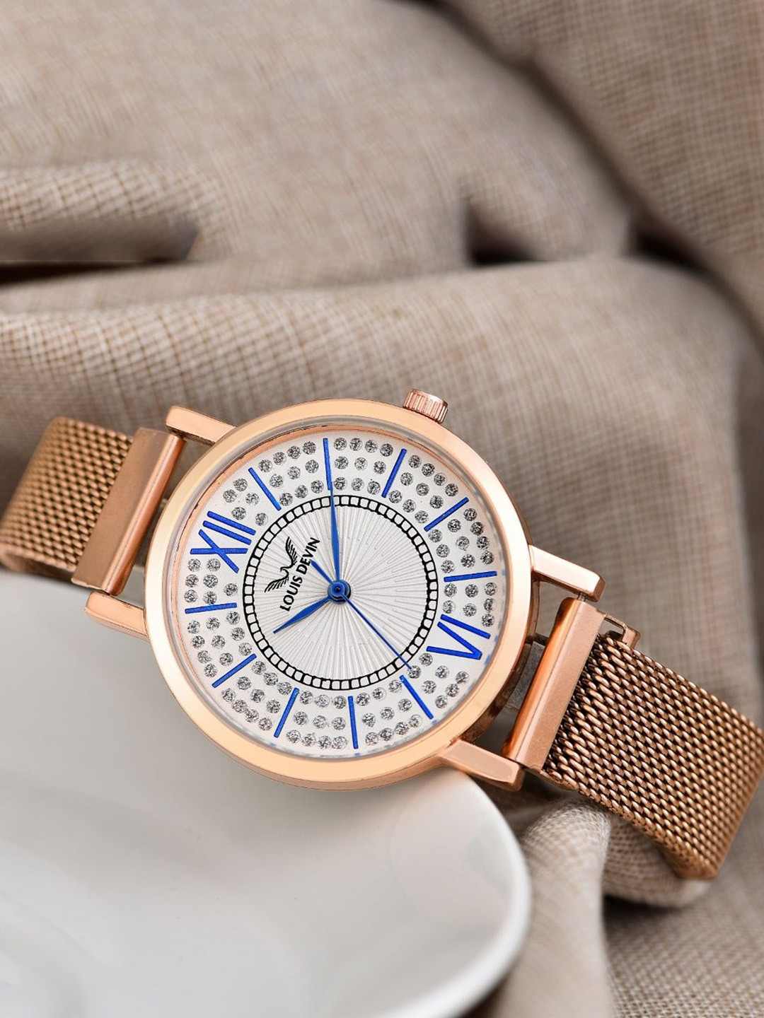 LOUIS DEVIN Women Stainless Steel Textured Straps Analogue Watch LD-RG194-WHT.