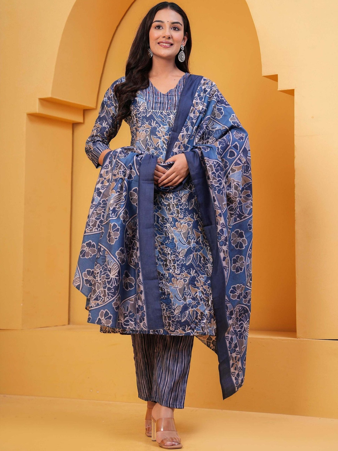 Shri pradha Women Blue & Beige Floral Printed Chanderi Cotton Kurta Set