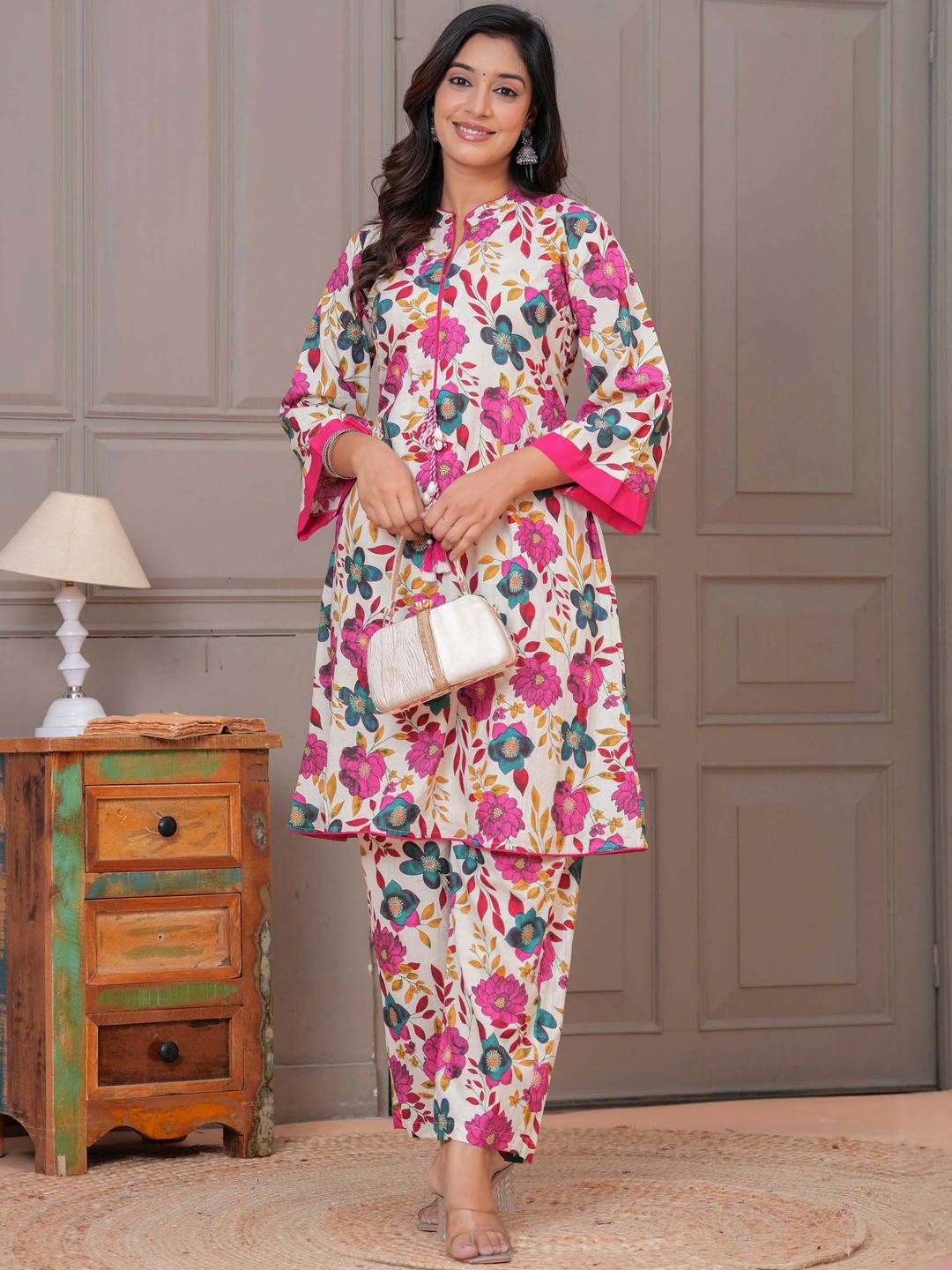 Shri pradha Women Floral Printed Regular Pure Cotton Kurta with Trousers