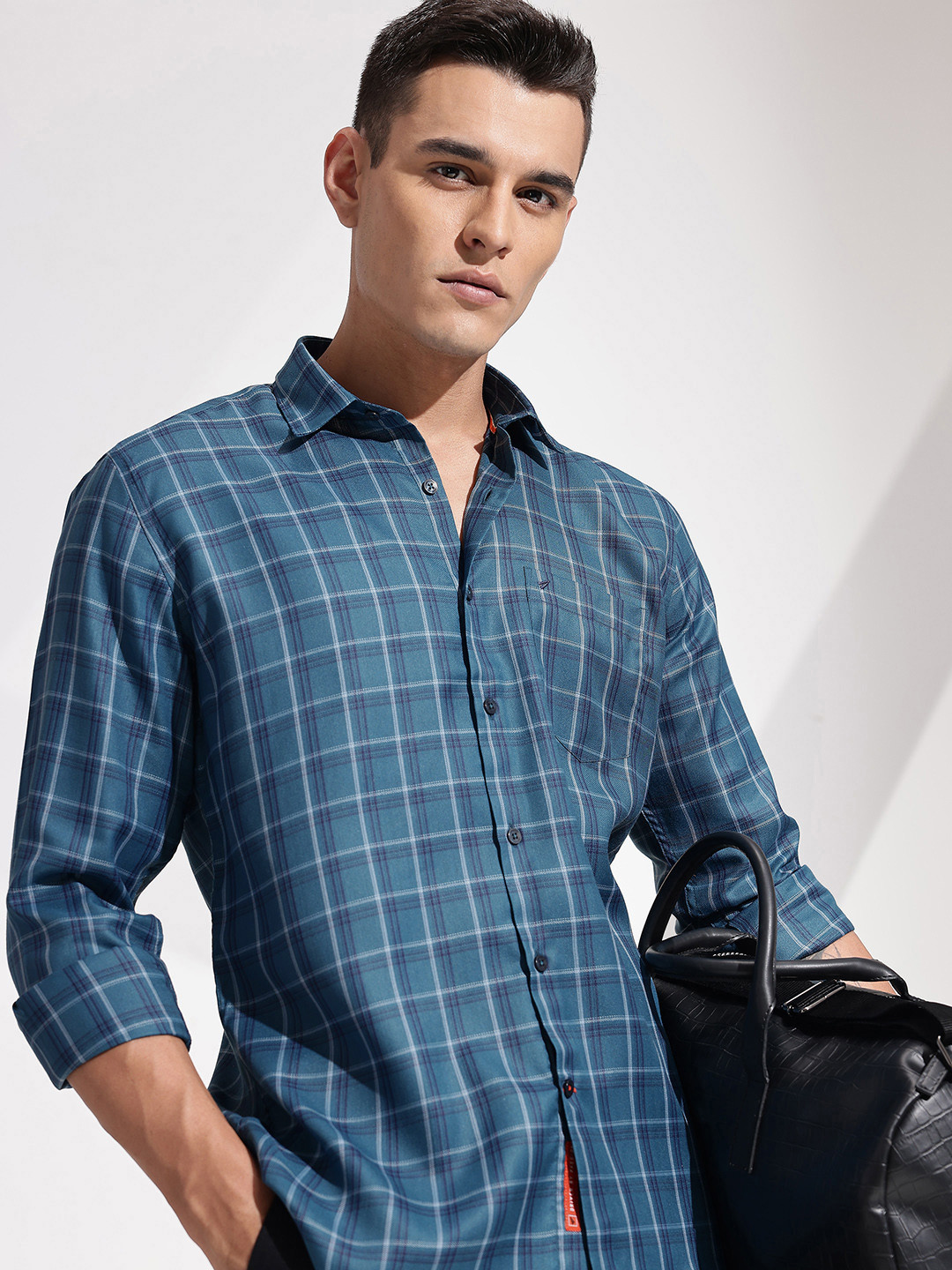 INVICTUS Slim Fit Checked Casual Shirt