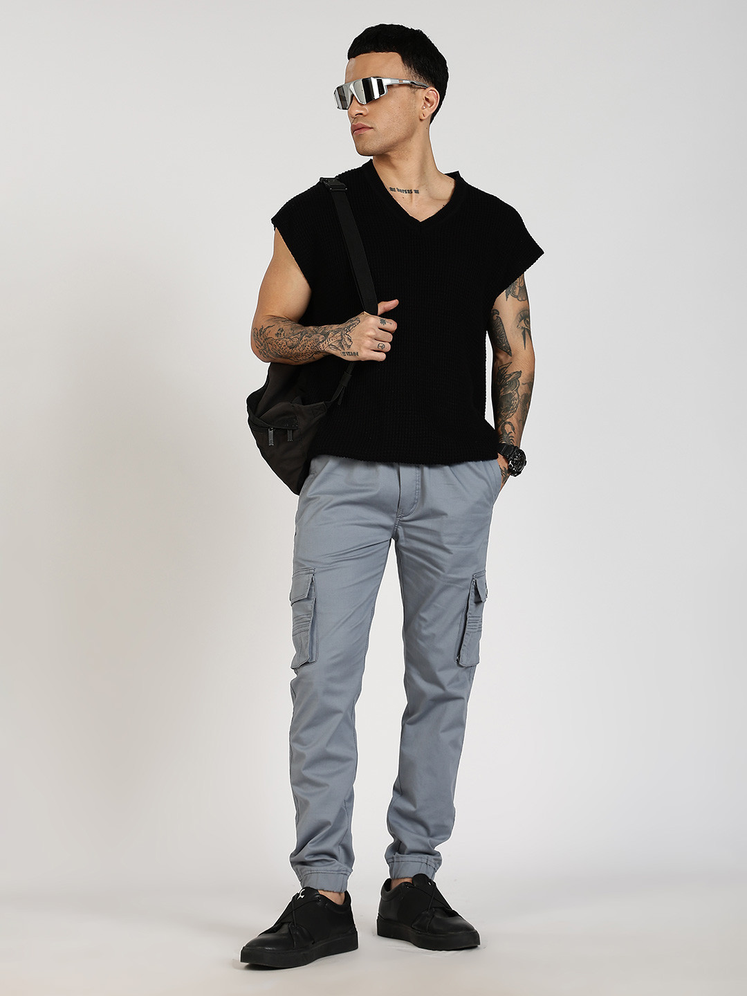 24 Street Men Regular Fit Mid-Rise Flat-Front Cotton Cargos Trousers