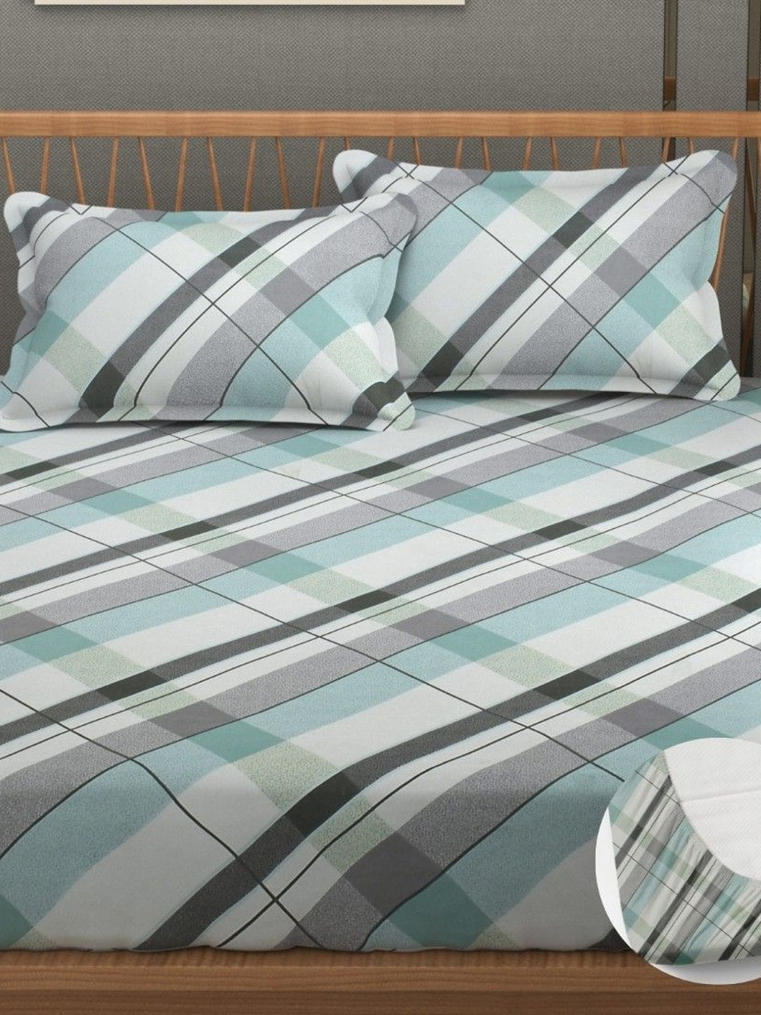 FURNOFY Blue & Grey Geometric Print King Superfine Bedsheet With 2 Pillow Covers
