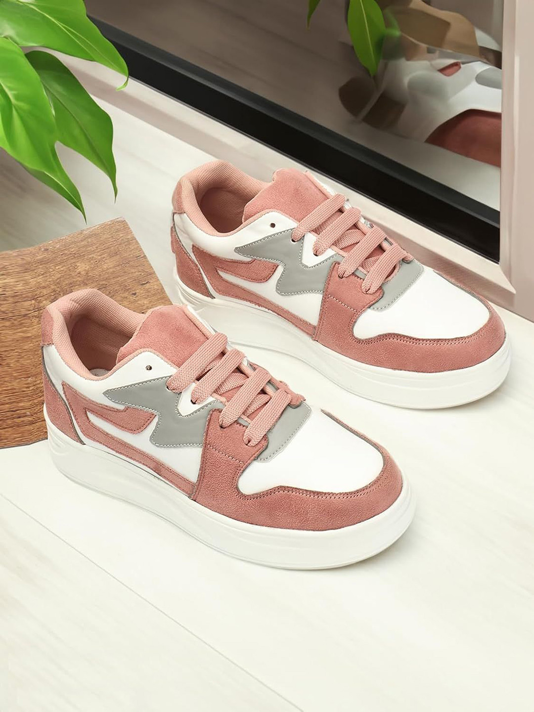 Kenill Women Lace-Ups Round Toe Sneakers