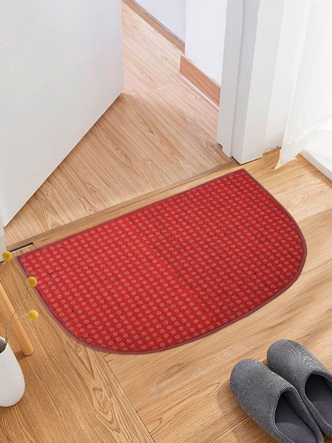 Aura Red & White D Shape Dot Woolen Anti-Skid Doormat