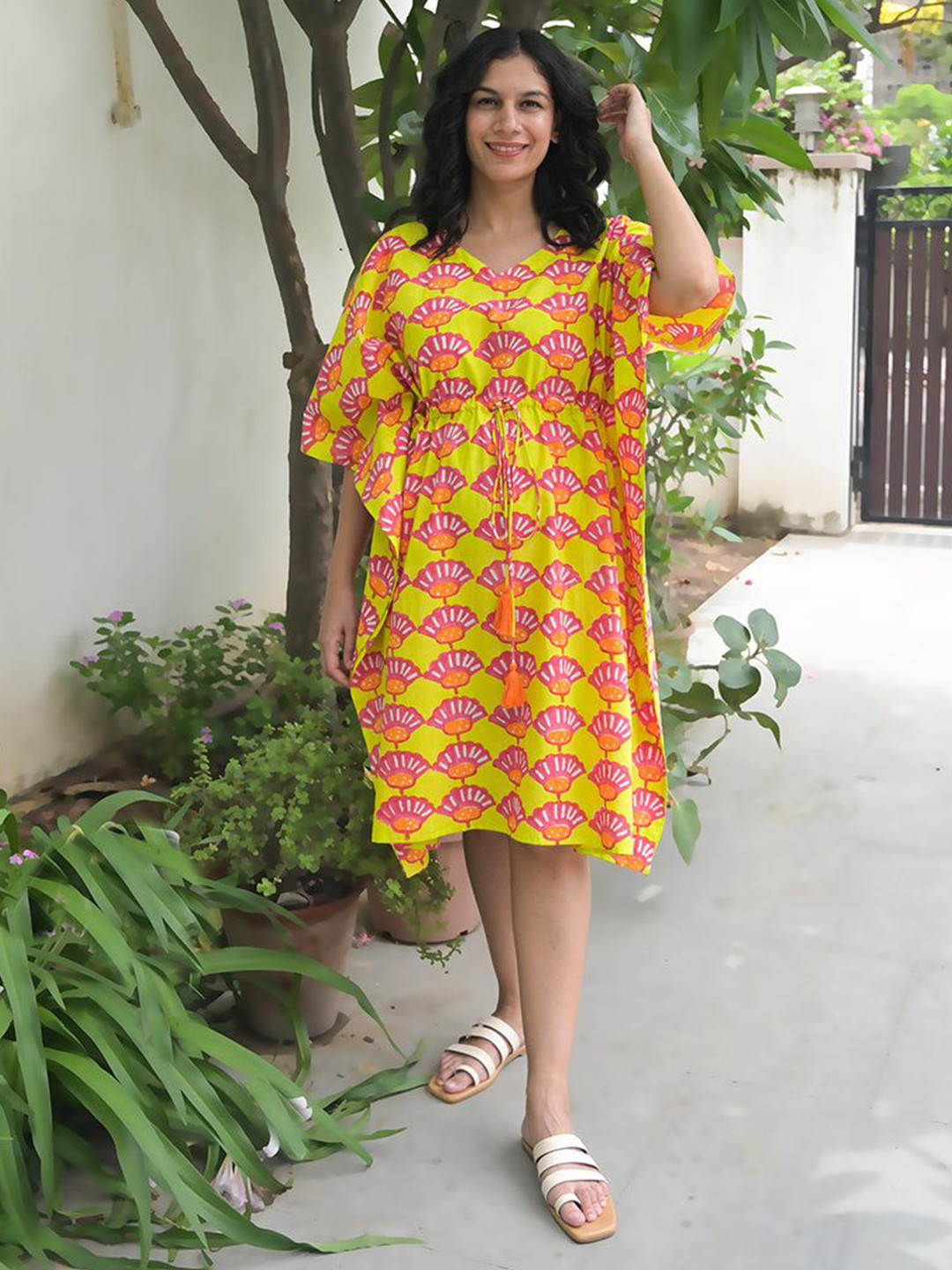 PHUTARI Abstract Printed Knee Length Kaftan Dress