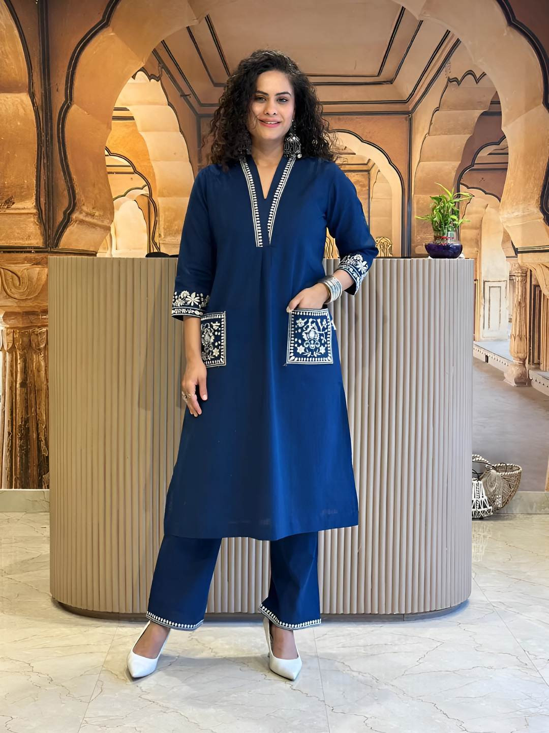 MILAAV Women Foral Embroidered Regular Thread Work Pure Cotton Kurta With Trousers
