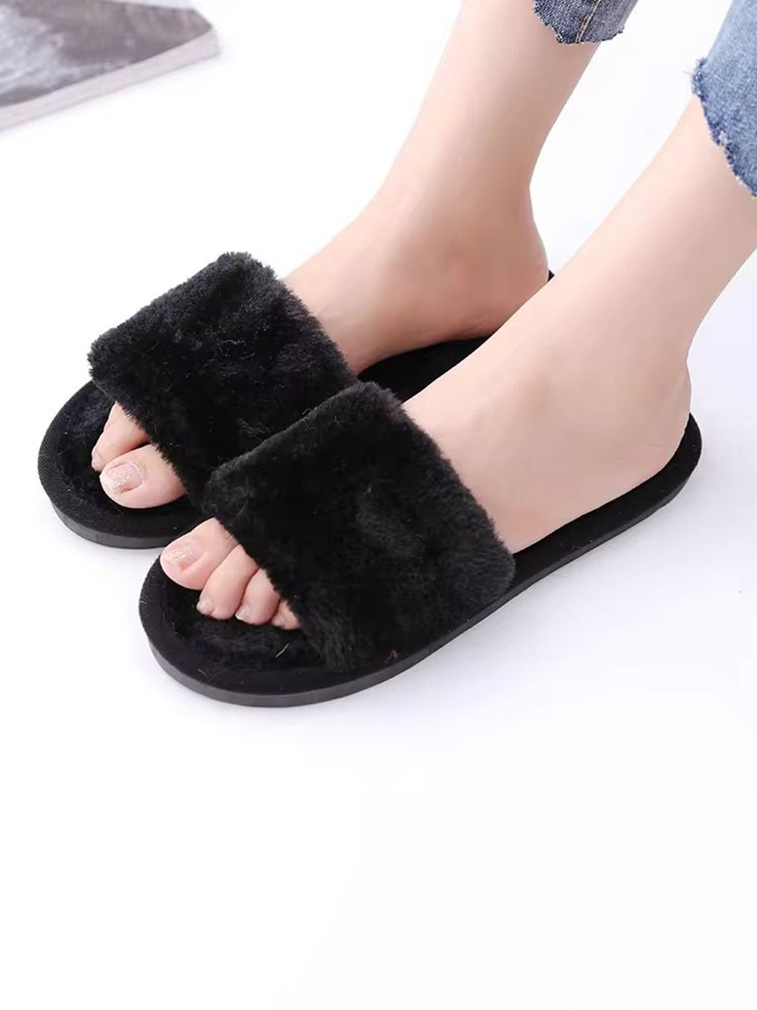 WOLVESDEN Women Fur Winter Sliders