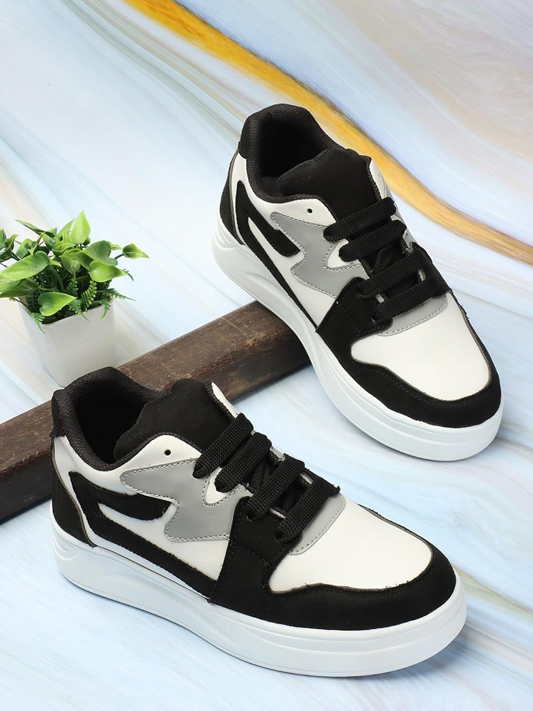 Kenill Women Colourblocked Sneakers