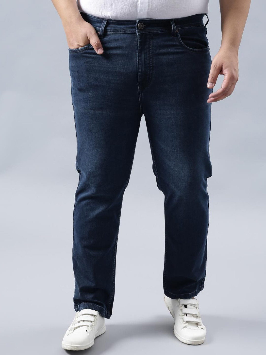 AUSTIN MARTIN Men Regular Fit Mid-Rise Clean Look Light Fade Stretchable Jeans