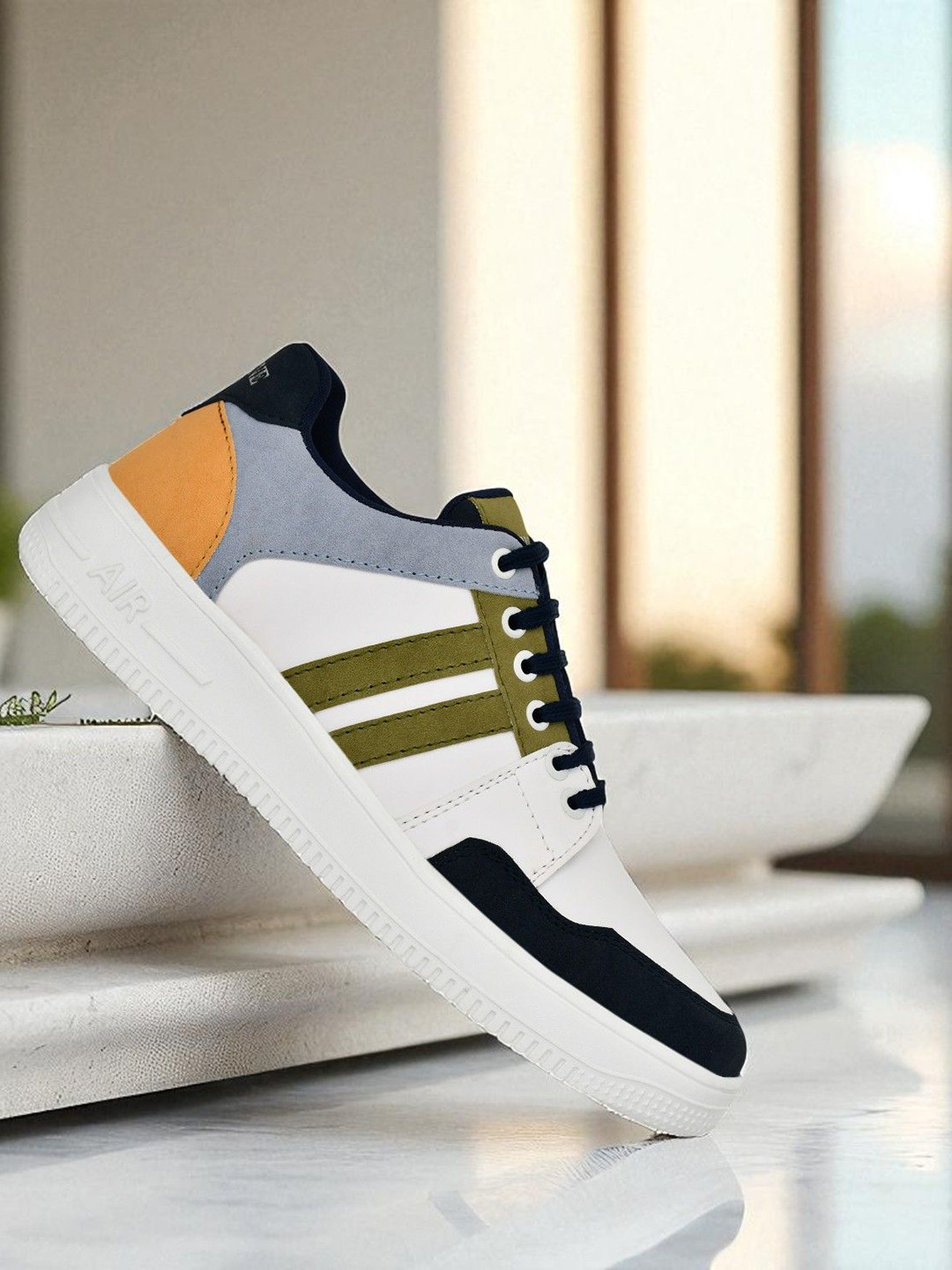 Eristine Men Colourblocked Sneakers