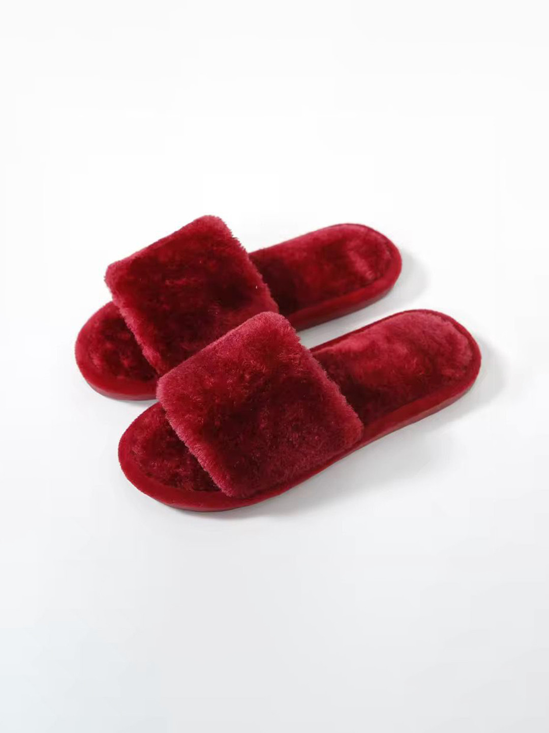 WOLVESDEN Women Self Design Fur Sliders