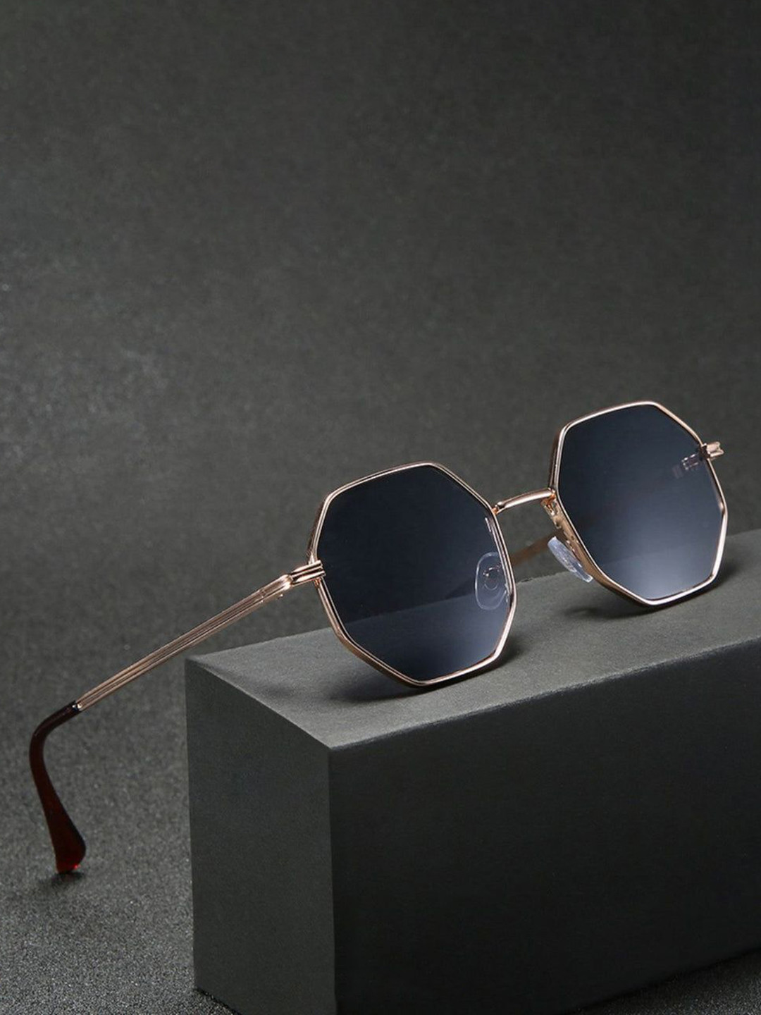 First Lens Unisex Black Lens & Gold-Toned Other Sunglasses C10327