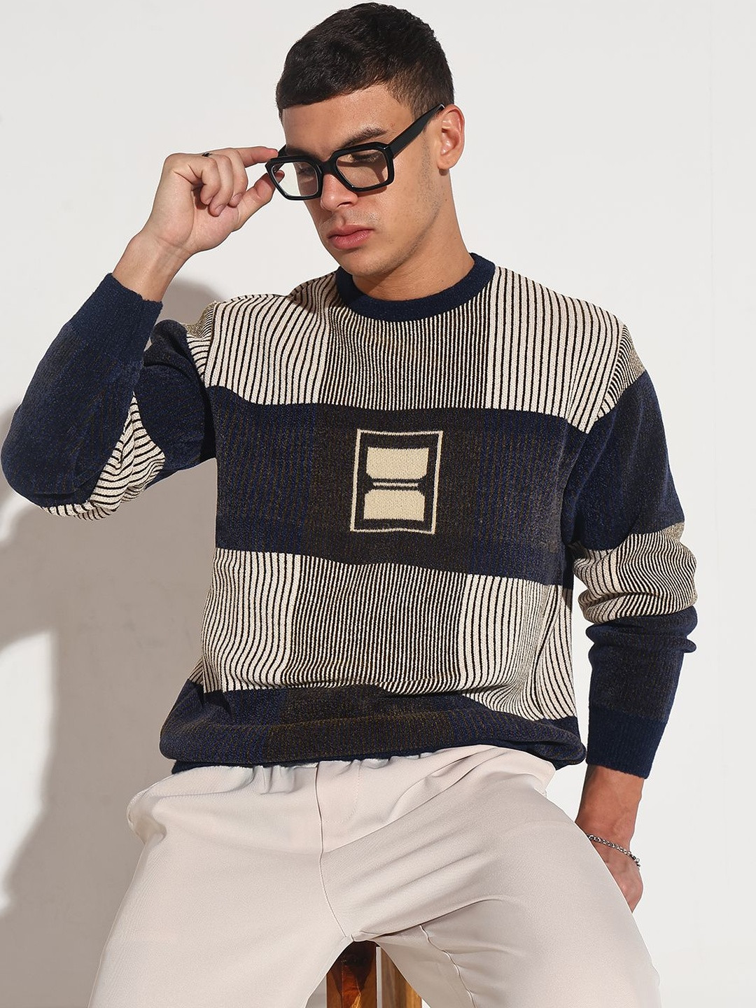 SHOWOFF Men Striped Navy Blue Ribbed Round Neck Pullover