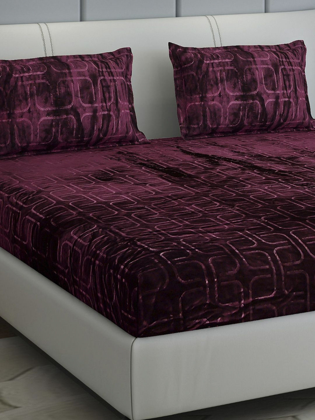 Monte Carlo Maroon Geometric Printed300 TC Queen Bed Bedsheet Set 2.3 m x 2.5 m 435 GSM