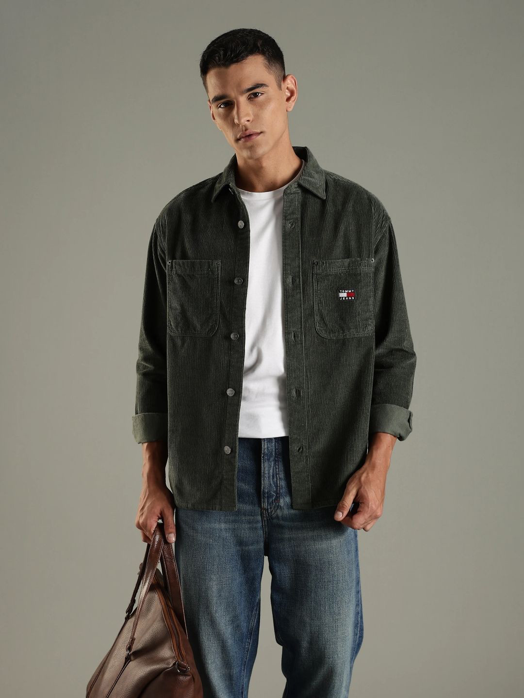 Tommy Hilfiger Men Oversized Fit Solid Spread Collar Pure Cotton Casual Shirt