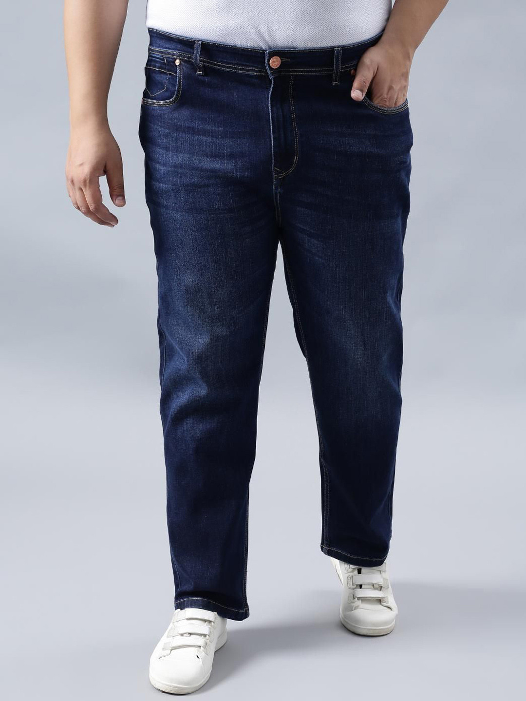 AUSTIN MARTIN Men Regular Fit Mid-Rise Low Distress Heavy Fade Stretchable Jeans