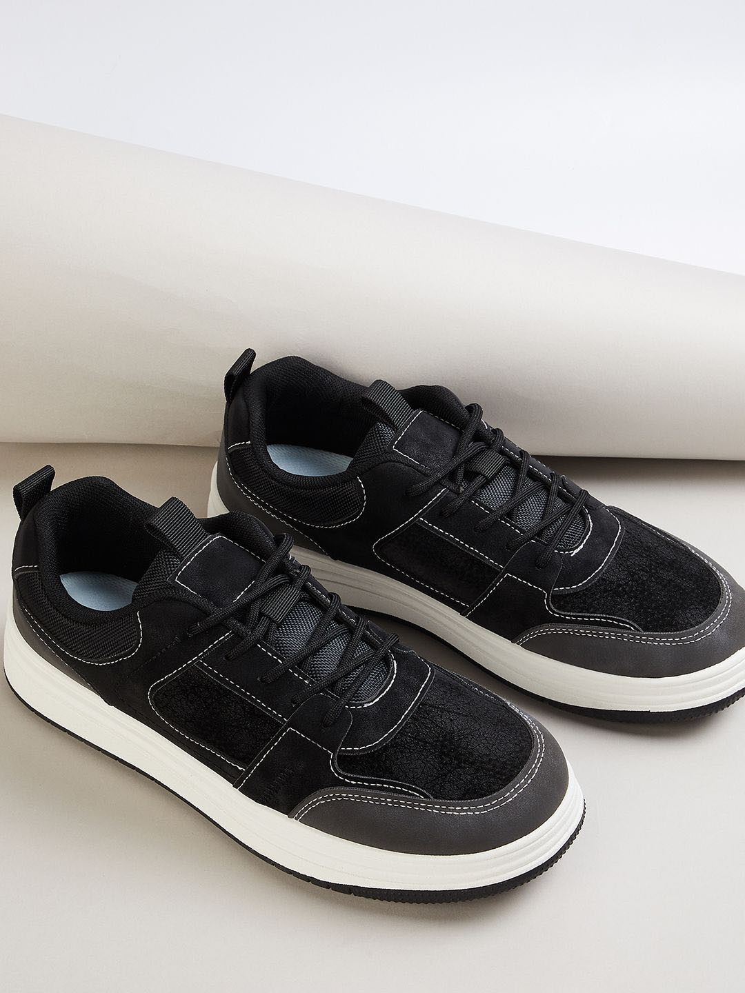 max Men Lace-Ups PU Skate Shoes