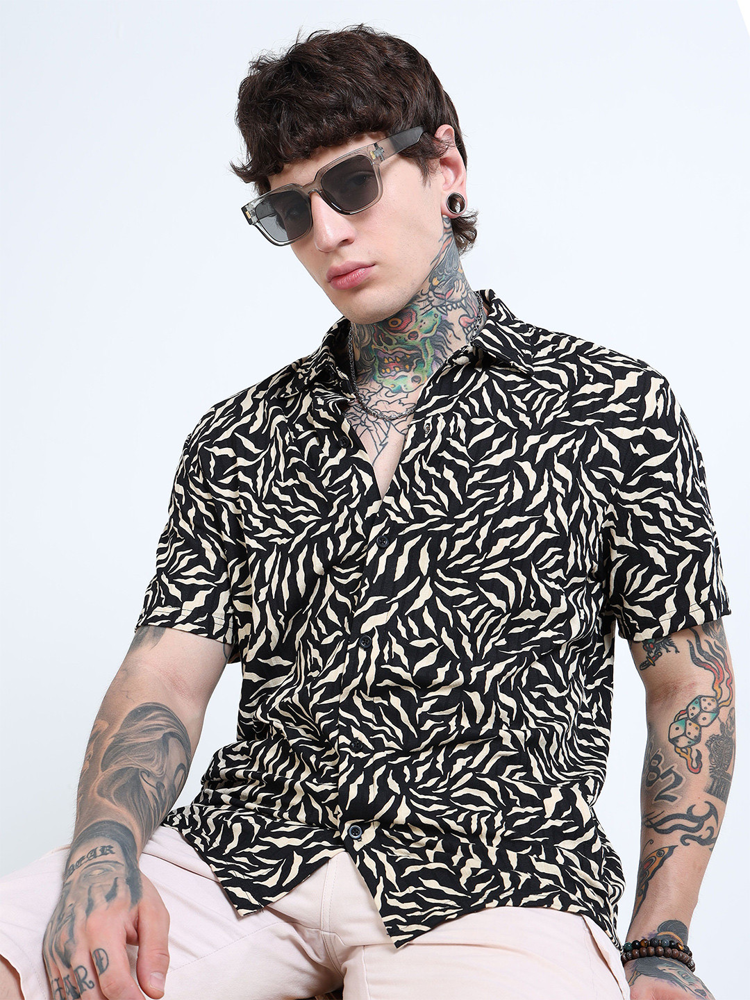 glitchez Men Standard Fit Abstract Printed Spread Collar Casual Shirt