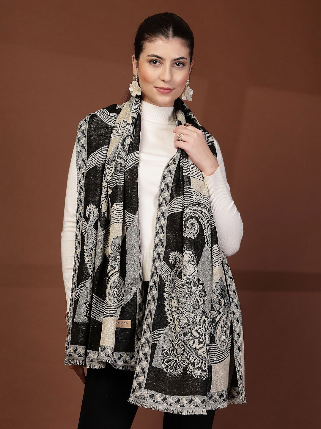 Mafadeny women Floral & Geometric Pattern Wool stole