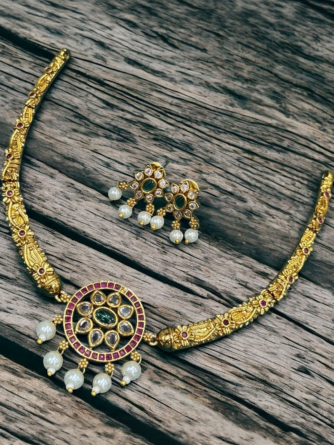 DIMMY Gold-Plated American Diamond Studded & Pearls Beaded Necklace And Earrings