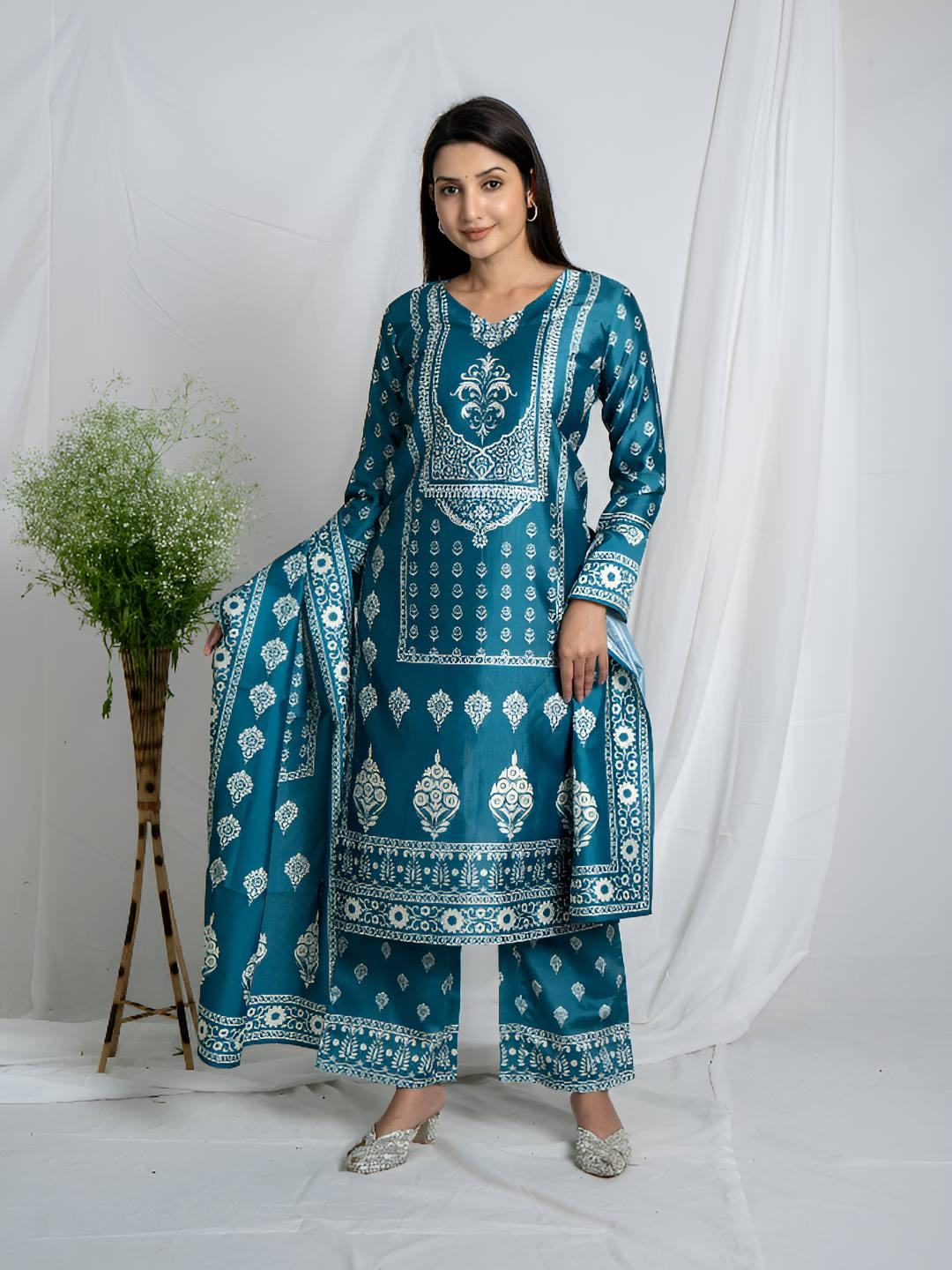 Noia Ethnic Motifs Printed V-Neck Straight Kurta With Trousers & Dupatta