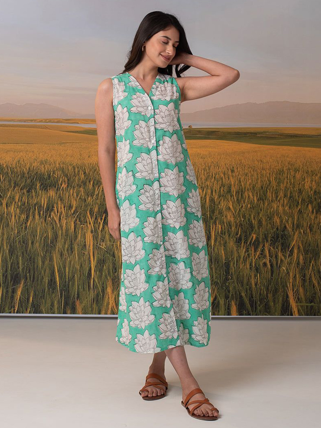 PHUTARI Mallika Women Floral Printed V-Neck A-Line Midi Dress