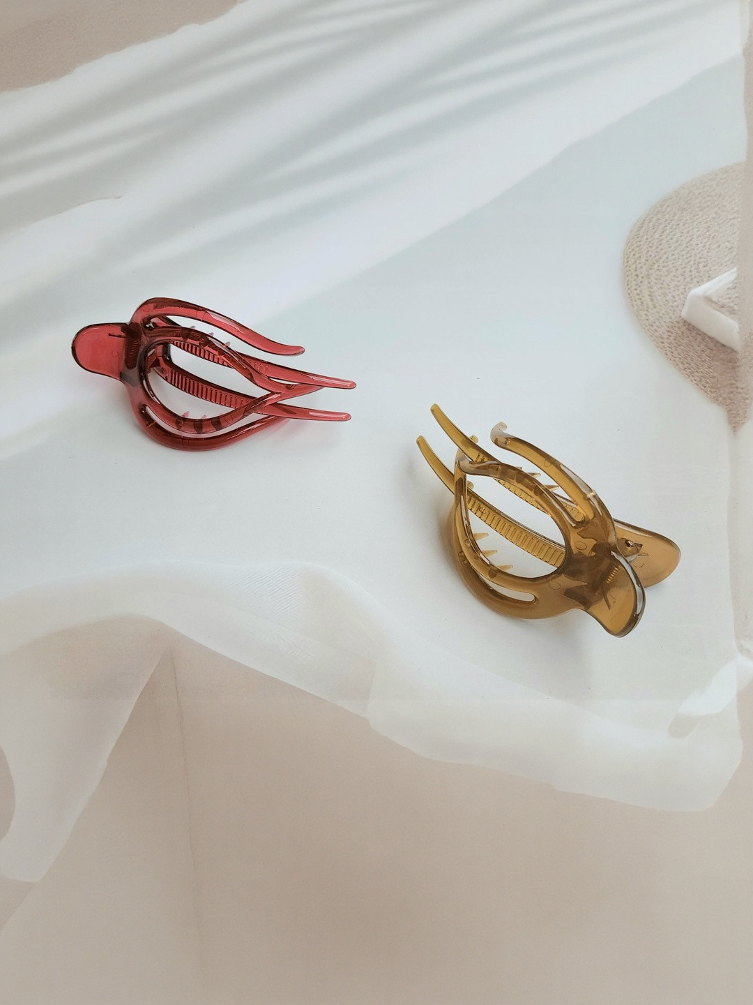 DIVASTRI Women Set of 2 Transparent Duckbill Hair Bunn Claw Clip