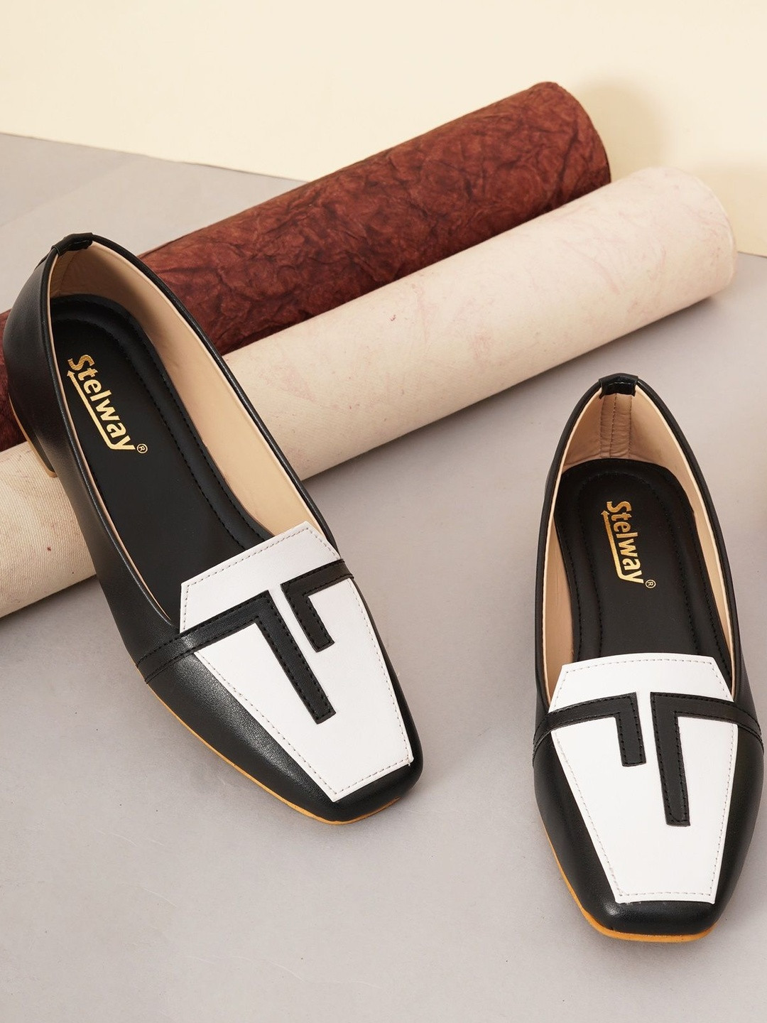 Minimalist Women Black & White Colourblocked Ballerinas