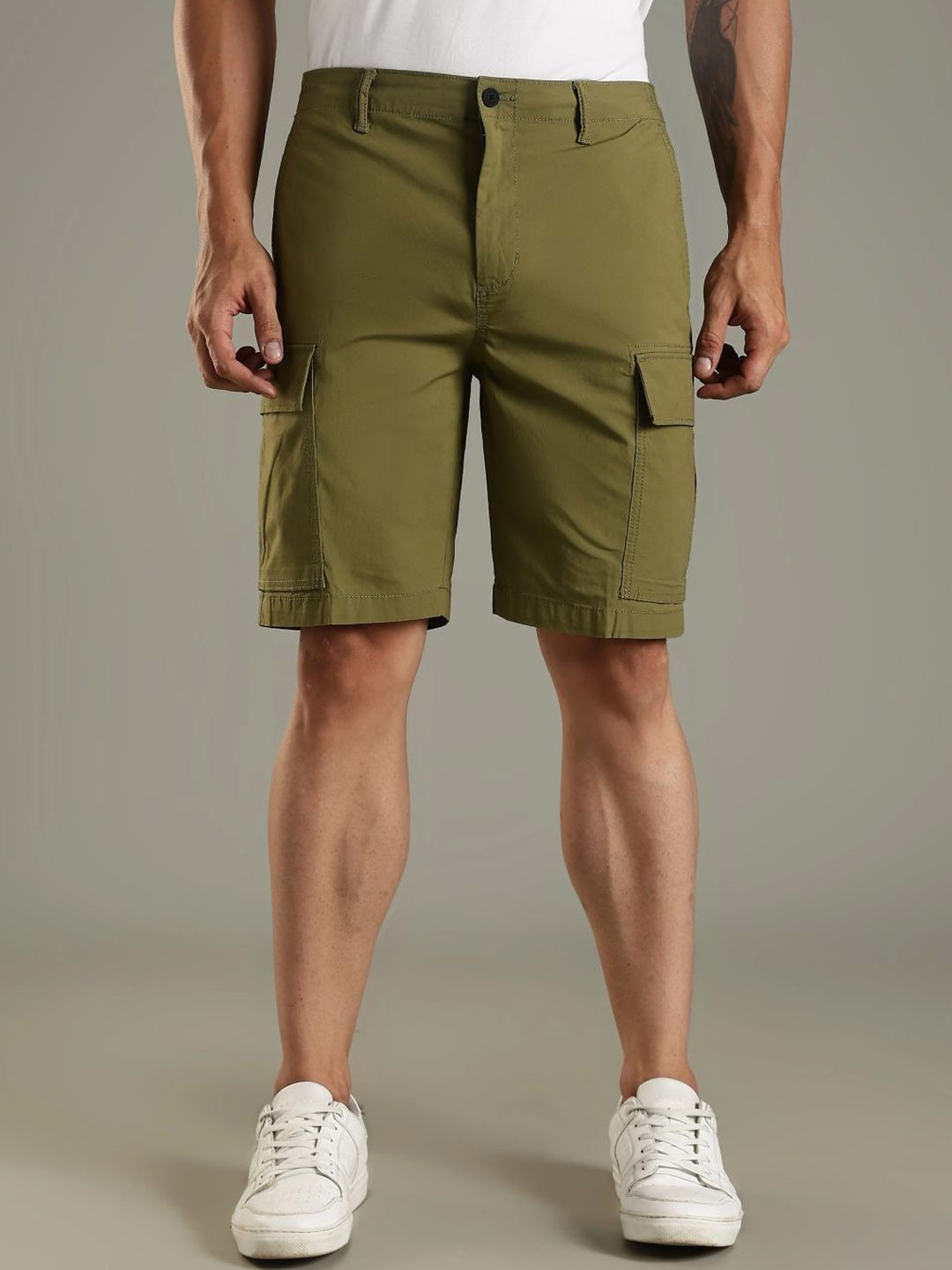Tommy Hilfiger U.S Men Solid Regular Fit Mid Rise Cargo Shorts