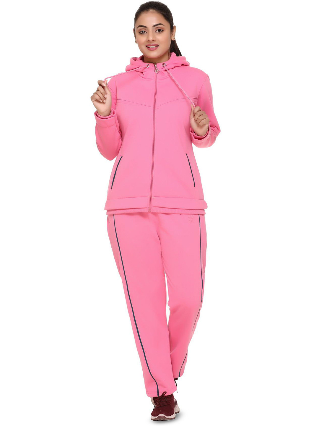 WOOL 4U Women Hooded Winterwear Tracksuit