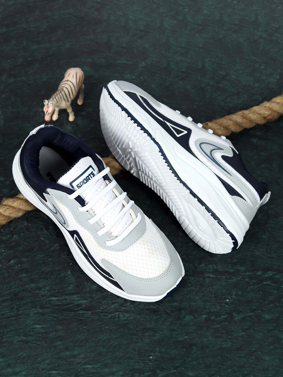 K Footlance Men Monocrome Lace-Up Lightweight Sneakers