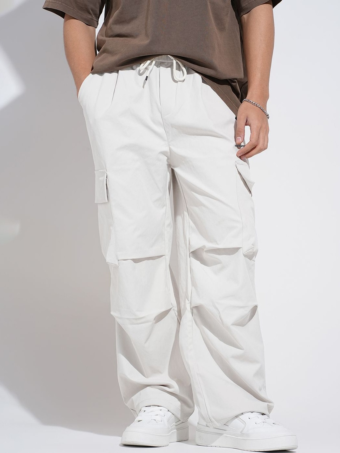 SHOWOFF Men Off-White Easy Wash Relaxed Fit Cotton Cargos Trouser