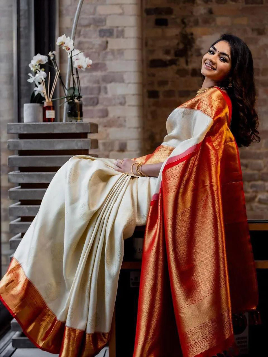 ZILVIRA Woven Design Zari Work Kanjeevaram Saree With Blouse