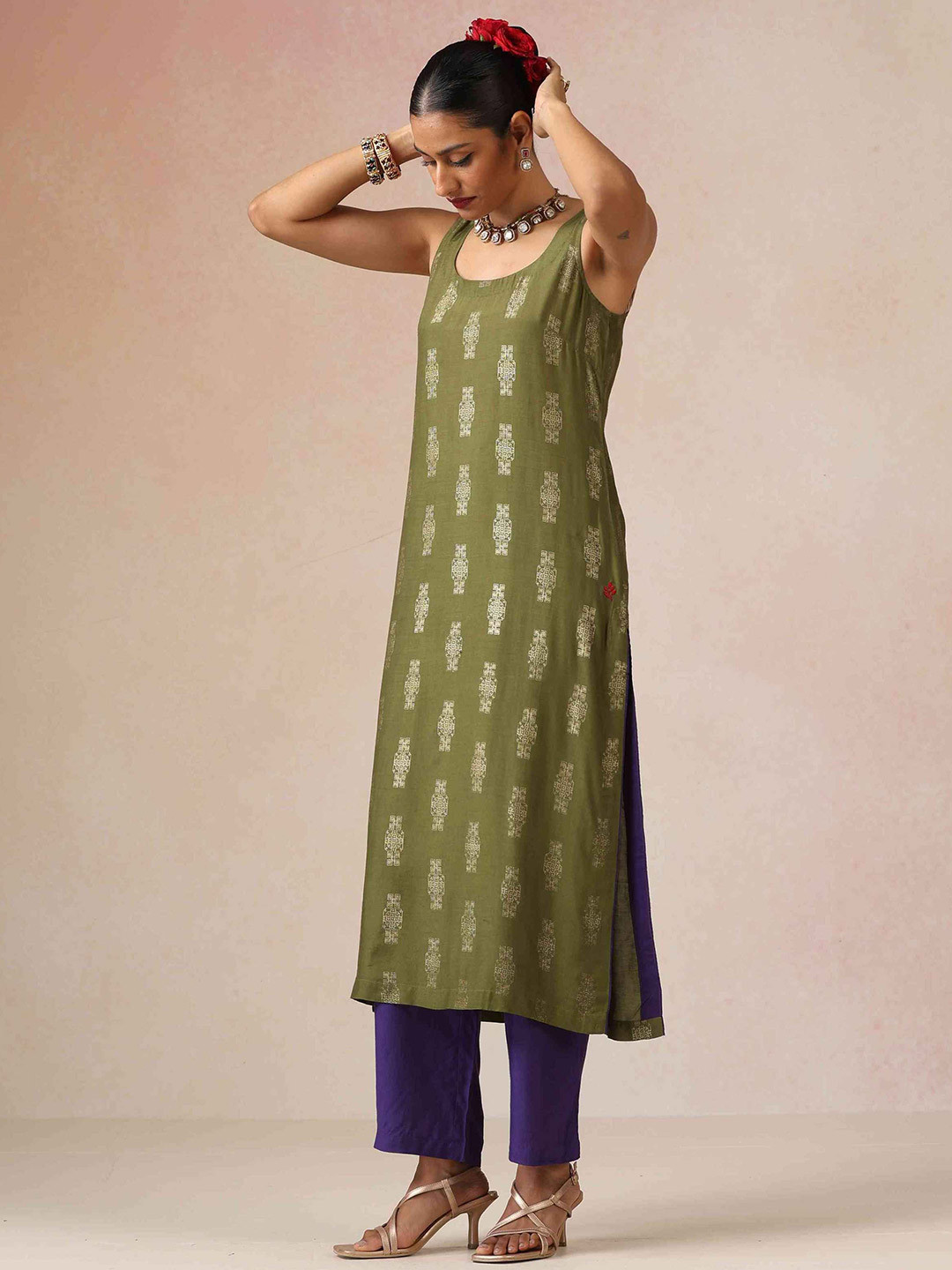 trueBrowns Women Olive Green Gold Foil Print Muslin Silk Sleeveless Straight Kurta Set