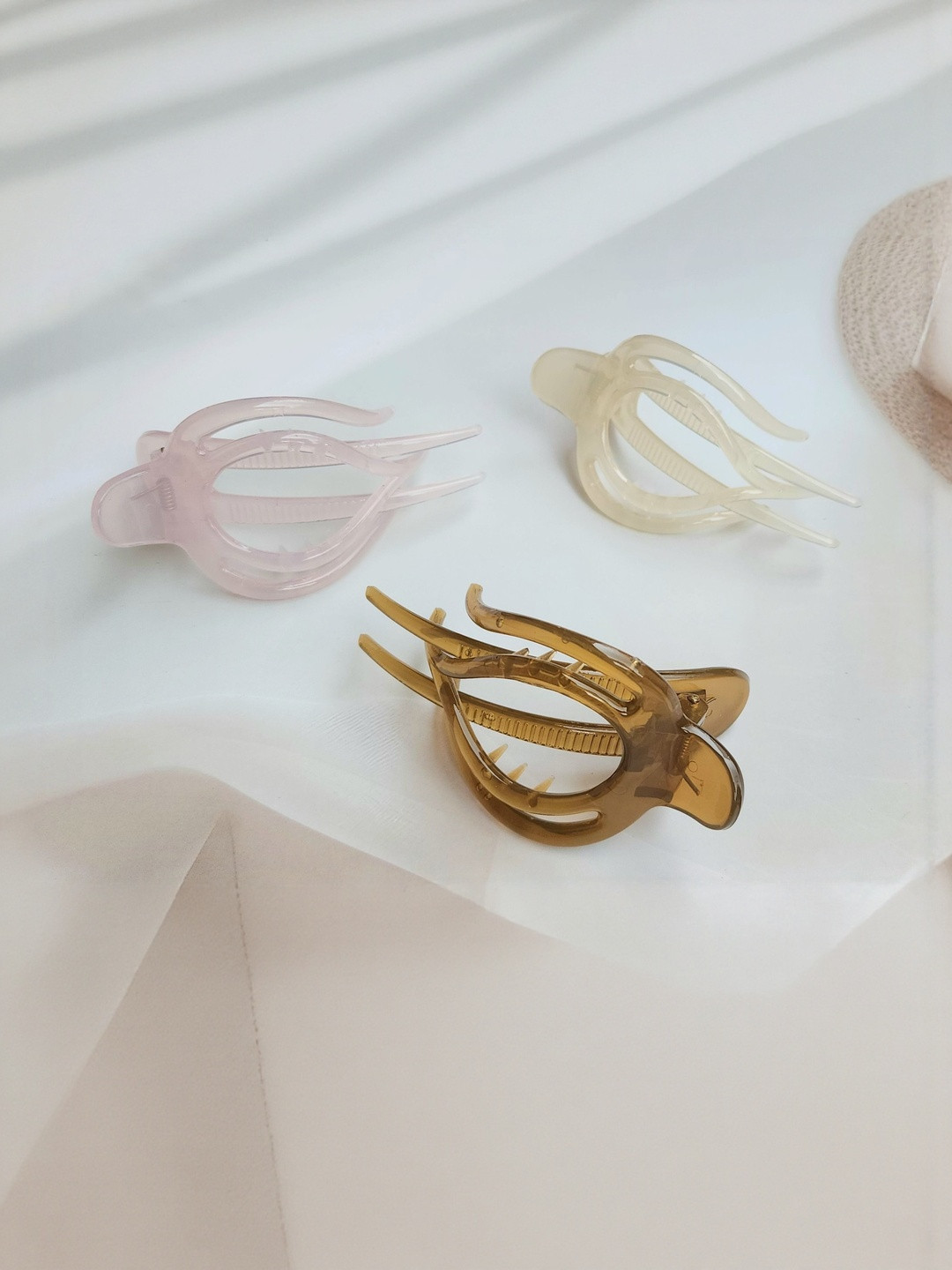 DIVASTRI Women Set of 3 Flat Duckbill Bun Plastic Hair Claw Clips