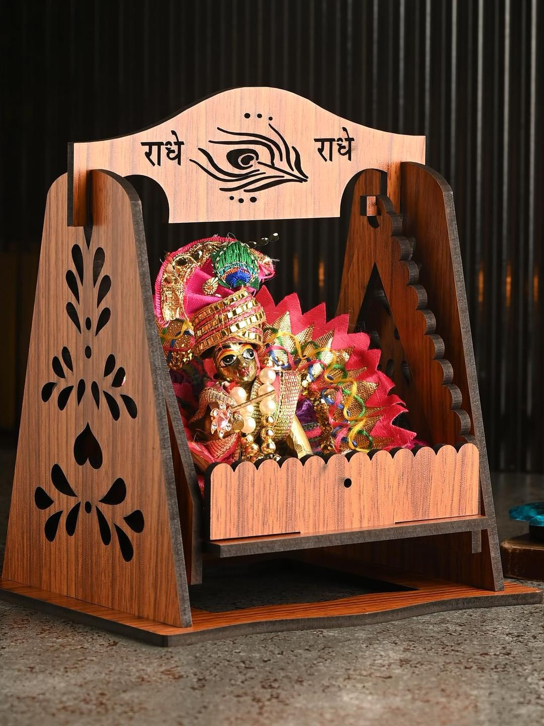 Somil Crafted Jhula with A Peaceful and Graceful Peacock Print for Laddu Gopal