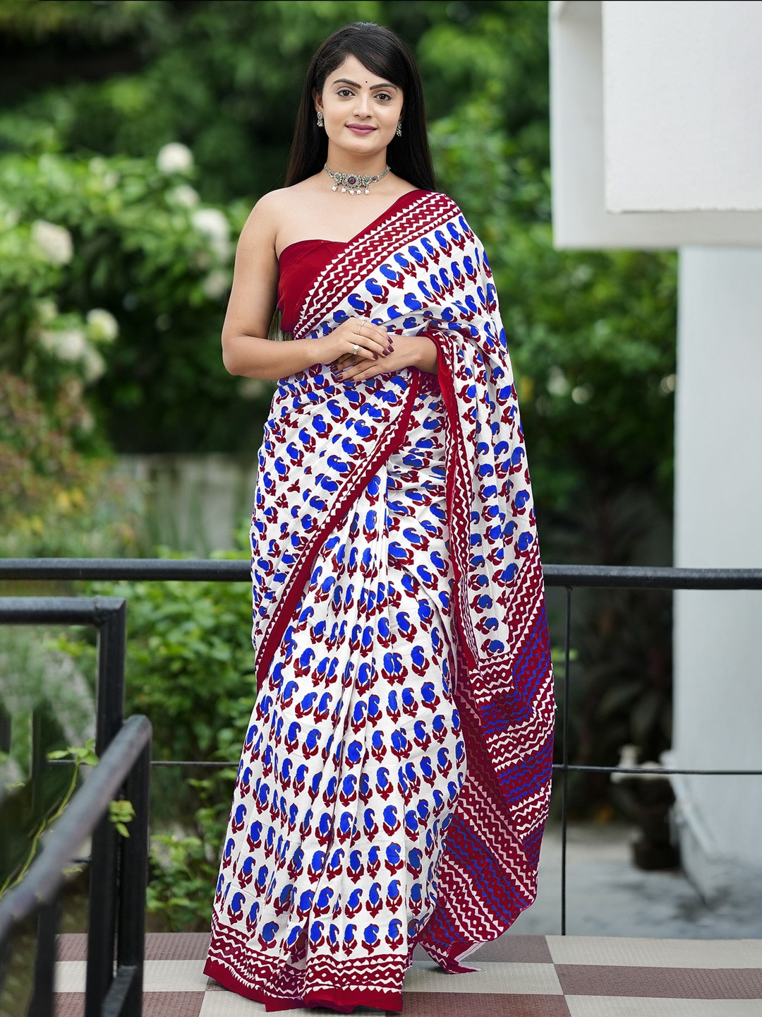 Anouk Women Blue & Red Batik Printed Cotton Saree