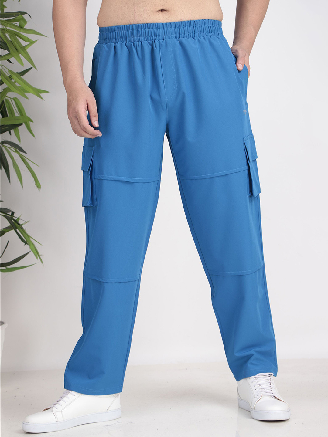 FITINC Men Straight-Fit Mid-Rise Dri-FIT Cargo TrackPants